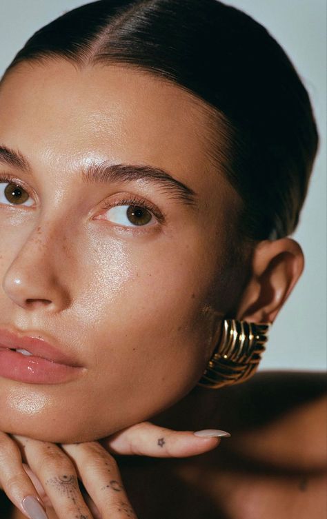 Hailey Bieber Rhode Skin, Sunday Plans, Rhode Skin, Natural Face Mask, Bare Face, Beauty Inspo, Beauty Shoot, Glowy Skin, Glowy Makeup