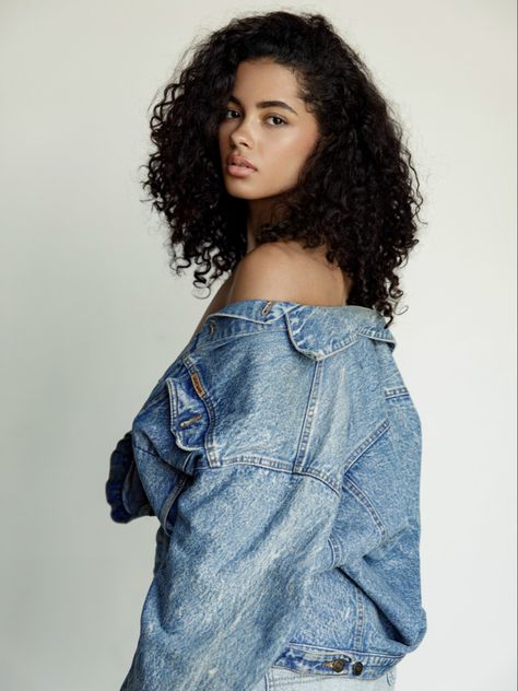 Denim Jacket Photoshoot Ideas, Denim Aesthetic Photography, Denim Jacket Photoshoot, Jacket Photoshoot Ideas, Jacket Photoshoot, Denim Aesthetic, Ideas Birthday, Birthday Photoshoot, Ford Models