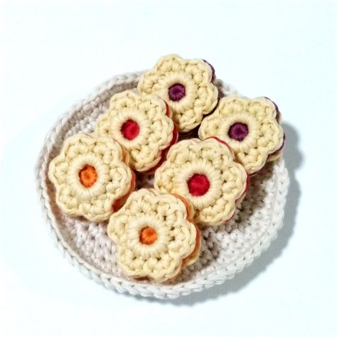 Amigurumi Food Kawaii, Mini Crochet Tutorial, Crochet Food Bag, Crochet Bakery, Crochet Food Free Patterns, Crochet Desserts, Dessert Crochet, Cookies Crochet, Crochet Pie