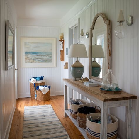 Cape Cod House Interior 💙💙🤍🤍 Cape Cod House Aesthetic, Cape Cod Aesthetic House Interior, Cape Cod Aesthetic House, Cape Cod Architecture Home, Cape Cod House Interior, Cape Cod Interior Design, Cape Cod Vintage, Cape Cod House, Cape Cod