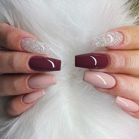 Nail With Glitter, Nail Design Glitter, Wine Colored Dresses, Wine Nails, Nail Time, Airbrush App, Nail Design Inspiration, Acrylic Nails Coffin Short, Photo Edited