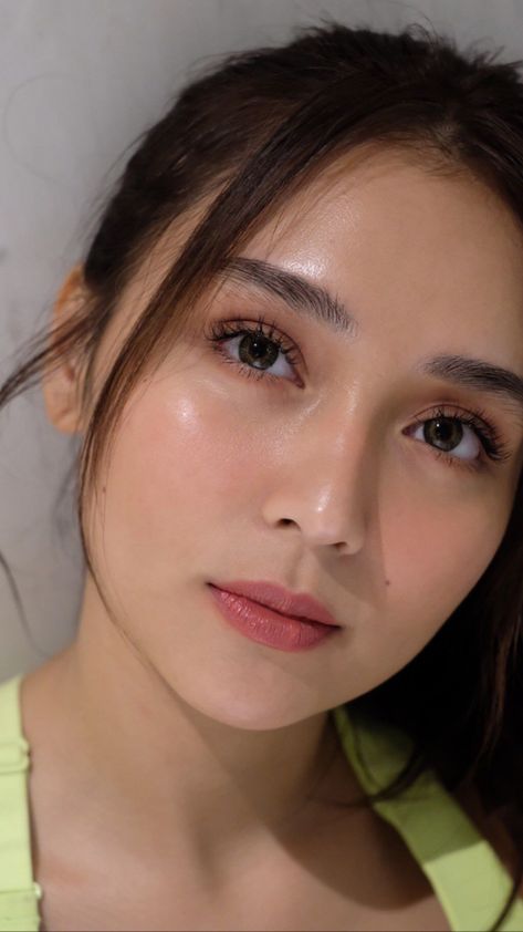 Fresh Makeup Look For Graduation, Fresh Make Up Look For Graduation, Natural Asian Makeup Looks, Kathryn Bernardo Make Up, Korean Fresh Makeup Look, Graduation Make Up Look For Filipina, Graduation Simple Makeup, Simple Graduation Makeup, Glass Skin Makeup Look