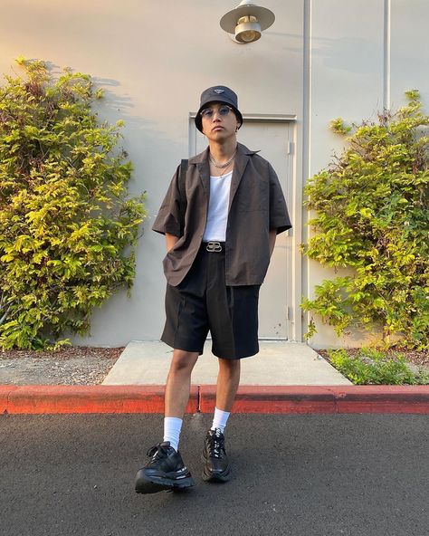 John on Instagram: “Bermuda way 🖤” Bermuda Shorts Outfit Men, Aesthetic Clothes For Boys, Male Shorts Outfits, Male Summer Outfits, Men Outfits Summer, Men Shorts Outfit, Shorts Outfits Men, Outfit Bermuda, Soft Boy Aesthetic Outfits