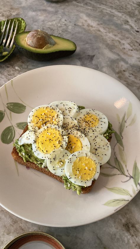 Avocado Toast Boiled Egg, Avocado Toast With Hard Boiled Egg, Avocado Toast With Boiled Egg, Asthetic Breakfast Idea, Avocado And Egg Breakfast, Boiled Eggs Aesthetic, Boiled Egg Dinner, Hard Boiled Egg Breakfast Ideas, Avacodo Toast Recipes With Egg