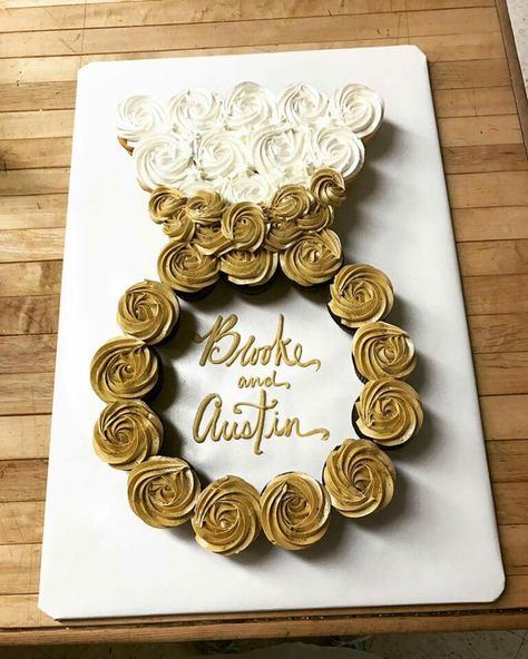 Cupcake Ring Cake Bridal Showers, Cupcake Bridal Shower Ideas, White And Gold Wedding Shower Ideas, Engagement After Party Ideas, Bachelorette Centerpieces, She Said Yes Party Ideas, Wedding Shower Ideas Food, Proposal Party Ideas Decorations, Bride To Be Cupcakes