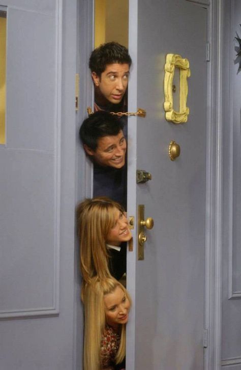 Friends door Friends Thanksgiving Episodes, Friends Season 10, Paige Photos, Friends Season 1, Friends Trivia, Meme Cat, Friends Episodes, Friends Thanksgiving, Friends Tv Series