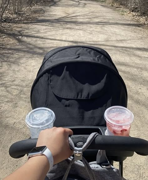 Mom pushing a stroller with Starbucks drinks at the park Nature Outfits, Baby Vision, Vision Board Photos, Baby Walking, Children Park, Toddler Mom, Future Mom, Spring Aesthetic, Soccer Mom