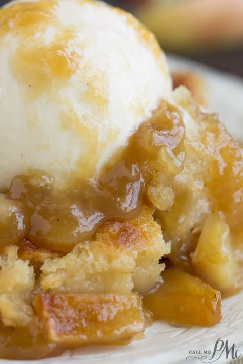 Best Caramel Apple Cobbler Caramel Apple Cobbler, Caramel Apple Desserts, Crockpot Dessert, Apple Cobbler Recipe, Pecan Cobbler, Crumb Muffins, Apple Crumb, Apple Cobbler, Blueberry Cobbler