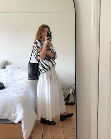 White Maxi Skirt Outfit, White Eyelet Skirt, White Skirt Outfits, Skirt Outfit Summer, White Long Skirt, White Pleated Skirt, Midi Skirt Outfit, White Midi Skirt, Long Skirt Outfits