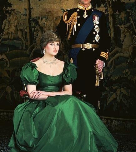 Naval Uniform, Princess Diana Dresses, Princess Diana Pictures, British Royal Families, Charles And Diana, Lady Diana Spencer, Royal Engagement, Diana Spencer, William Kate