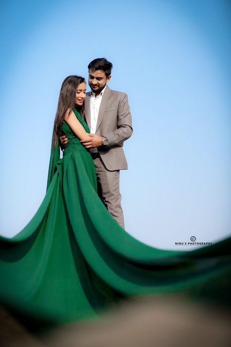 India Prewedding Photoshoot, Couple Photo Prewedding, Prewedding Gown Photography, Long Frocks For Pre Wedding Shoot, Long Tail Gown Couple Poses, Pree Weeding Pose Indian, Prewedding Outfit Ideas Indian, Pre Wedding Dress Ideas For Couple, Couple Prewedding Photography