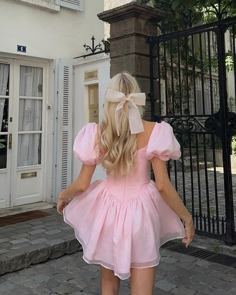 Elegant Birthday Dress, Pink Dress Aesthetic, Pink Aesthetic Pictures, Birthday Dress Ideas, Soft Pink Dress, Pastel Pink Dress, Trendy Cocktail Dresses, Long Party Gowns, Pink Glitter Wallpaper