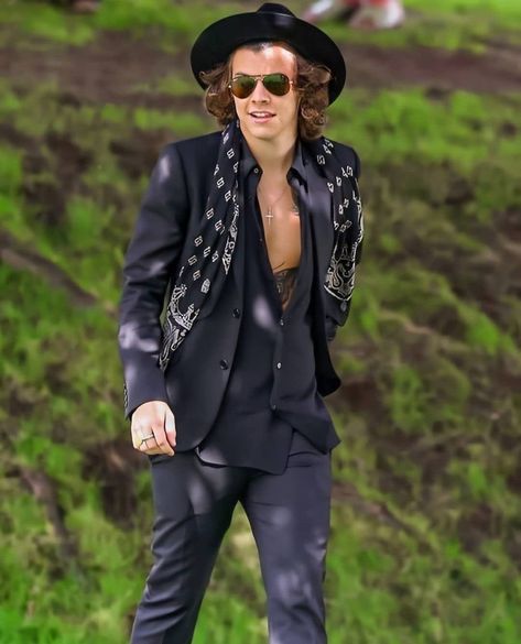 Harry Styles Wedding, Harry Styles Outfits, Harry Styles Clothes, Harry Styles Long Hair, Harry Outfits, Long Hair Harry, Prince Hair, Harry Styles Outfit, Harry Styles Hot