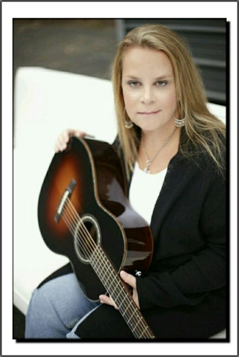 Mary Chapin Carpenter Mary Chapin Carpenter, Twist And Shout, Country Music Stars, Country Music Singers, Country Artists, Folk Music, Country Singers, Music Star, Female Singers