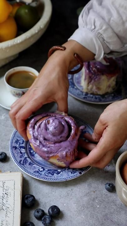 TurkuazKitchen on TikTok Blueberry Cinnamon Rolls, Thanksgiving Breakfast, Breakfast Rolls, Blueberry Breakfast, Baking Tutorial, Food Vids, Christmas Food Desserts, Yummy Comfort Food, Sweet Snacks Recipes