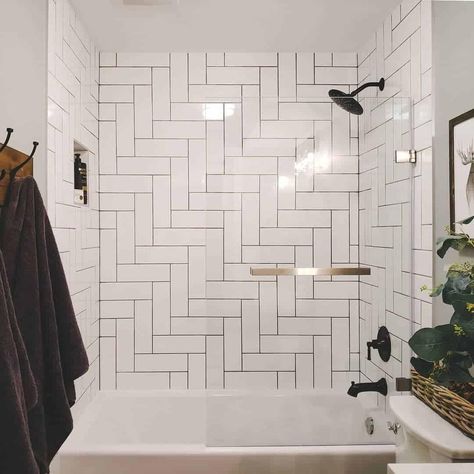 25 Soaking Tub Shower Combo Ideas for a Relaxing Bath -Architectural Foundation Diy Basement Bathroom, Herringbone Tile Wall, Shower Tile Combinations, Soaking Tub Shower Combo, Shower Tile Design, Bathroom Inspo Interior Design, Tile Combinations, Dark Green Bathrooms, Bathtub Shower Combo