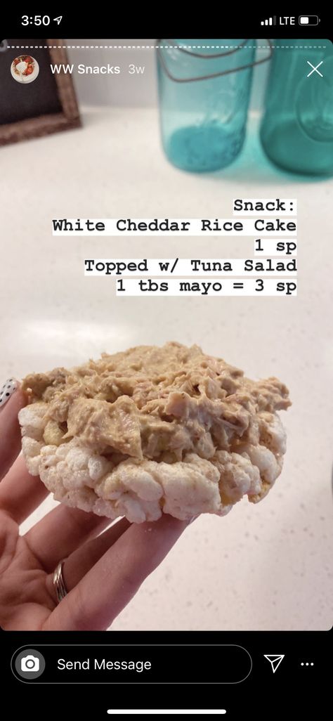 White Cheddar Rice Cake Toppings, Cauliflower Rice And Tuna, Spicy Tuna Rice Cake, Tuna Rice Cucumber, Rice Cake Protein Snacks, Rice Cake Toppings, Seaweed Tuna Rice, Cheddar Rice, Rice Cakes Toppings