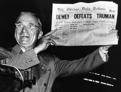 "Dewey Defeats Truman" was a famously inaccurate banner headline on the front page of the Chicago Tribune on November 3, 1948, the day after incumbent United States President Harry S. Truman beat Republican challenger and Governor of New York Thomas E. Dewey in the 1948 presidential election in an upset victory. Eugene Smith, The Dictator, Harry Truman, Wilde Westen, Famous Photos, United States Presidents, Usa Presidents, Blog Titles, Time Life