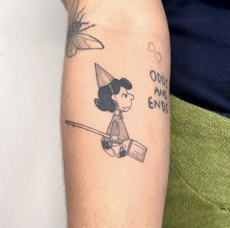 Snoopy And Lucy Tattoo, Lucy Charlie Brown Tattoo, Lucy Peanuts Tattoo, Charlie Brown Halloween Tattoo, Snoopy Halloween Tattoo, Gummy Bart, Charlie Brown Tattoo, Wizard Of Oz Tattoo, Brown Tattoo