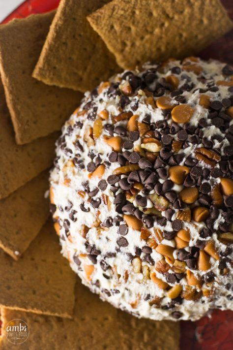 TURTLE PECAN CHEESE BALL – AMBS LOVES FOOD Christmas Desert Cheeseball, Turtle Cheese Ball, Dessert Cream Cheese Ball, Desert Cheeseball, Cheeseballs Recipes, Snickerdoodle Dip, Desert Platter, Pecan Cheese Ball, Cheese Ball Dip