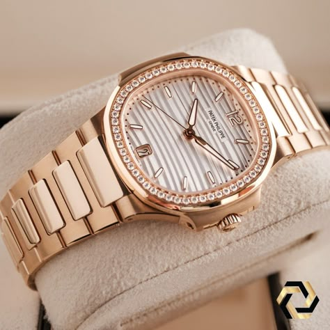 Introducing the Patek Philippe Nautilus 7118/1R automatic watch, designed especially for women who appreciate a blend of sporty elegance and luxury. Crafted in beautiful 18k rose gold, this watch features a sleek design with a simple bezel that frames the stunning silvery opaline dial. The rose gold bracelet, with its mix of polished and satin finishes, exudes sophistication and style. Plus, it comes with a new fold-over clasp that's easy to adjust for maximum comfort. You can admire the self... Patek Philippe Women Twenty 4, Patek Philippe Women, Patek Philippe Rose Gold, Gold Watches, Modern Watches, Watch Lover, Patek Philippe Nautilus, Rose Gold Bracelet, Nautilus