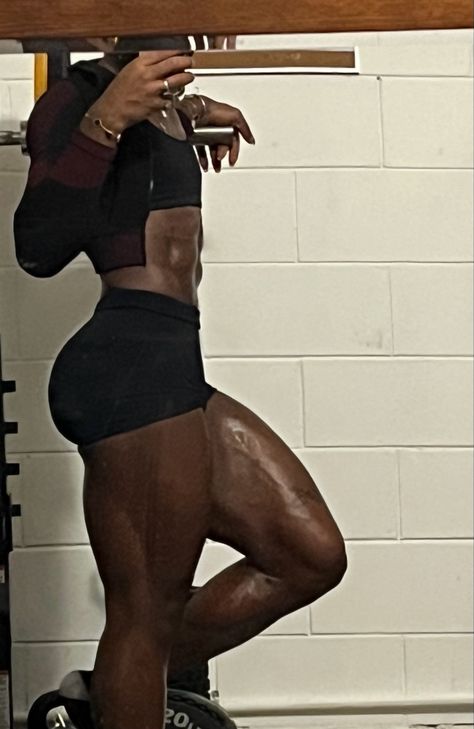 #fitness #fitnessmotivation #aesthetic Abs On Black Women, Body Builder Aesthetic, Super Flat Stomach, Body Inspirations Fitness, Gym Body Black Women, Buff Ladies, Female Back Muscles, Goal Physique, Fitness Lifestyle Aesthetic