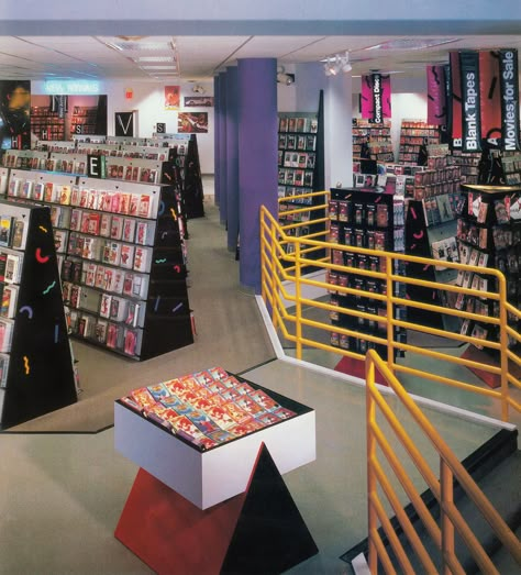 The Video Store, Cincinnati, 1988 Vintage Mall, 80s Interior, Bg Design, 80s Design, Video Store, 80s Aesthetic, Dreamcore Weirdcore, Retro Interior, Weird Dreams