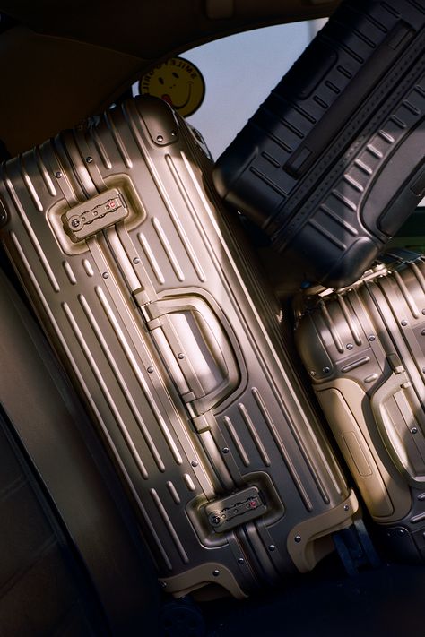 Rimowa Luggage, Menswear Accessories, Best Luggage, Motion Graphics Design, Iconic Design, The Hype, Luggage Sets, Work Bags, Fashion Quotes