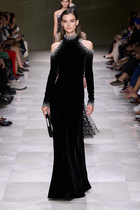 Armani Couture F/W 2024 - Armani Prive Hc - 89 Armani Couture, Posh And Becks, Armani Dress, Nye Dress, Armani Black, Autumn Winter 2024, Armani Prive, Couture Week, Looks Chic