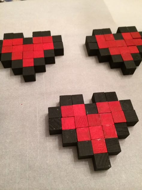 Diy Crafts Minecraft, Minecraft Heart Wood Blocks, Valentines Minecraft Ideas, Minecraft Wooden Cube Diy, Minecraft Diy Crafts Aesthetic, Minecraft Heart Drawing, Diy Minecraft Decor, Valentines Day Minecraft, Minecraft Wooden Block Crafts