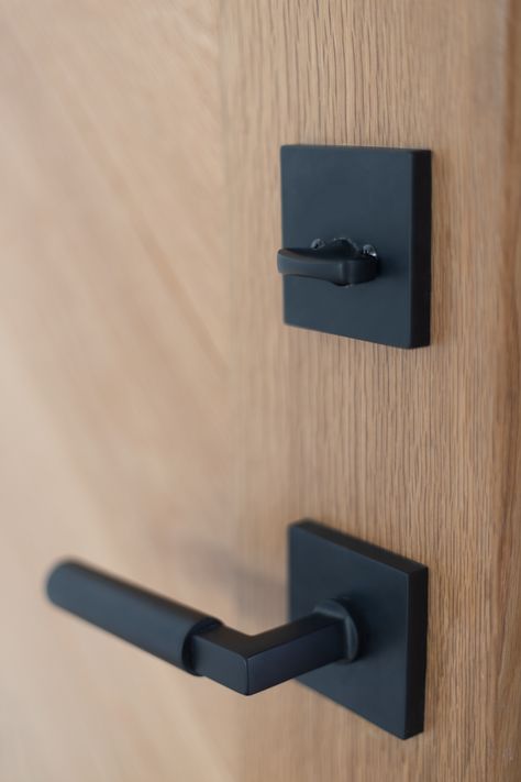 Oak Front Door Black Hardware, Oak Door Black Handle, Wood Doors With Black Hardware, Black Door With Black Hardware, Front Door Handles Modern, Modern Door Handles, Black Exterior Doors, Modern Door Hardware, Exterior Door Hardware