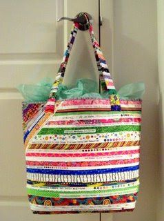 Selvage Blog: selvage tote bags Make Box, Big Tote Bags, Purse Crafts, Diy Bags Patterns, Quilted Tote Bags, Strip Quilts, Quilted Purses, Quilted Totes, Creation Couture