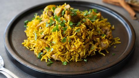 Rice Cooker Chicken Biryani Rice Cooker Chicken, Soya Sauce Chicken, Singaporean Food, Chicken Biryani Recipe, Rice Cooker Recipes, Chicken Biryani, Indian Recipe, Cook Chicken, Biryani Recipe