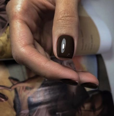 Short Square Manicure Nails, Dark Brown Nails Short, Linkin Park After Dark Nails, Nails Court, Short Dark Nails, Charcoal Nails, Brown Skin Nails, Jazz Nails, Cold Nails