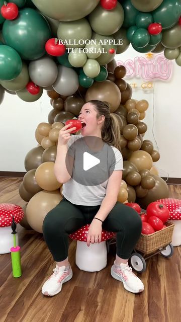 Dallas Event Planner on Instagram: "How to make a balloon apple! This tutorial can also be used to make balloon cherries 🍒🍎💗 #betterwithbashify #balloonart #balloontutorial #balloonapple #balloonappletutorial" Party Balloons Diy, Balloon Tree, How To Make Balloon, Birthday Party Balloon, Balloon Diy, Balloon Art, Backdrops For Parties, Party Balloons, Balloon Decorations