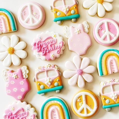 Groovy baby! This baby shower set makes my heart smile😍😍 . . . . #babyshowercookies #babyshower #decoratedcookies #customcookies #cookies #royalicingcookies #cookiedecorator #vancouvercookies #604eats #baker #groovy #sassybakesca Groovy Cupcakes Ideas, Groovy Cupcakes, Groovy Cookies, Retro Cookies, Picnic Bday, Professional Cakes, Retro Baby Showers, Groovy Birthday, Cupcakes Ideas