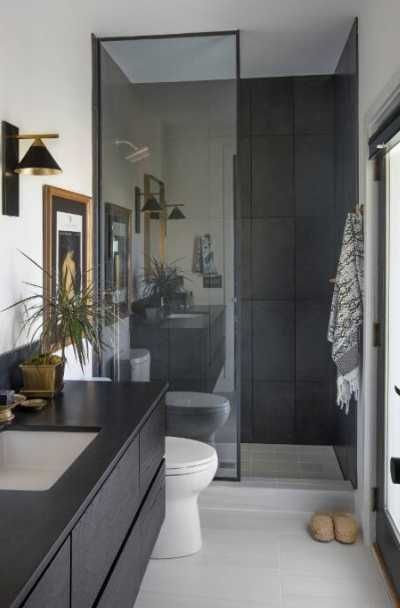 Black Tile Bathrooms, Farmhouse Bathroom Design, Black White Bathrooms, Bad Inspiration, Bathroom Farmhouse Style, Bathroom Design Ideas, Black Tiles, Bathroom Remodel Shower, Black Shower