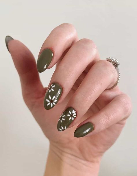 27+ Gorgeous Green Fall Nails With An Earthy Vibe for 2023 Olive Green Nails Designs, Fall Green Nails, Fall Short Nails, Green Fall Nails, Everyday Nails, Gradient Nail Design, Latest Nail Designs, Green Nail Art, Green Nail Designs