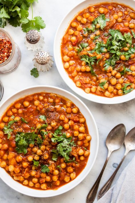 Chickpea Tagine Recipe, Chickpea Tagine, Moroccan Tagine Recipes, Tagine Cooking, Moroccan Chickpea, Tagine Recipes, Pea Recipes, Chickpea Recipes, Moroccan Food