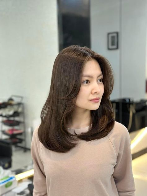 Gorgeous trendy hairstyle ideas for long hairs | Cute and easy hairstyle Poni Korea Style, Model Potongan Rambut Wanita, Hair Bangstyle, Shoulder Length Hair Cut, Round Face Haircuts Medium, U Cut Hairstyle, Haircut Korean, U Cut, Beige Lipstick