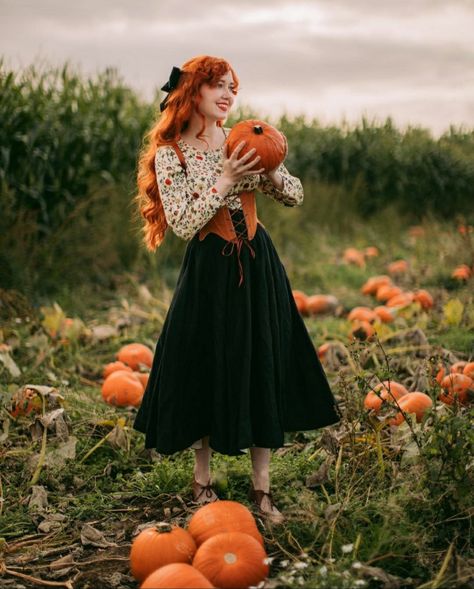 Aclotheshorse Instagram, Pumpkin Patch Photography, Pumpkin Patch Photoshoot, Portfolio Pictures, Pumpkin Patch Pictures, Pumpkin Mask, Creative Poses, Senior Photo Poses, Cute Goth