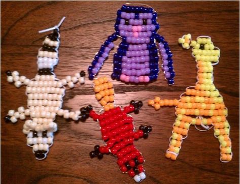 Beaded Giraffe Keychain #animal #kids #craft #weave Bead Critters, Giraffe Keychain, Pony Bead Animals, Beaded Critters, Bead Animals, Design Grid, Pony Bead Crafts, Pony Bead Patterns, Animal Cross Stitch Patterns