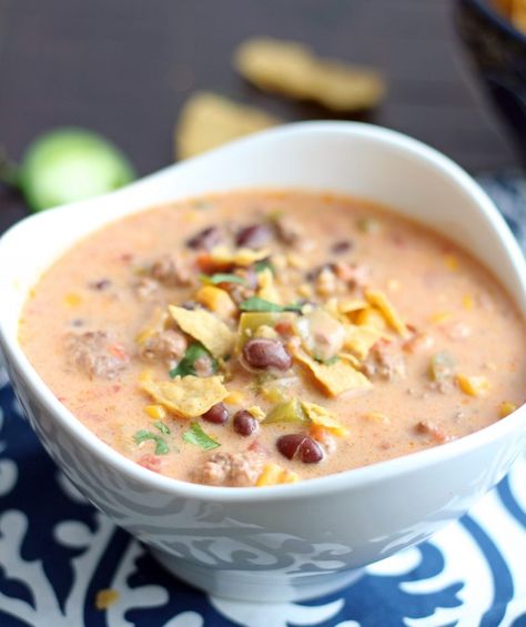 This Slow Cooker Beefy Nacho Soup has all of the deliciousness of cheesy nachos packed right into it! This soup is so simple to make and will become an instant favorite! Nacho Soup Recipe, Nacho Soup, Nacho Grande, Cheesy Nachos, Recipes Soup, Crock Pot Soup, Cheese Soup, Slow Cooker Beef, Hearty Soups