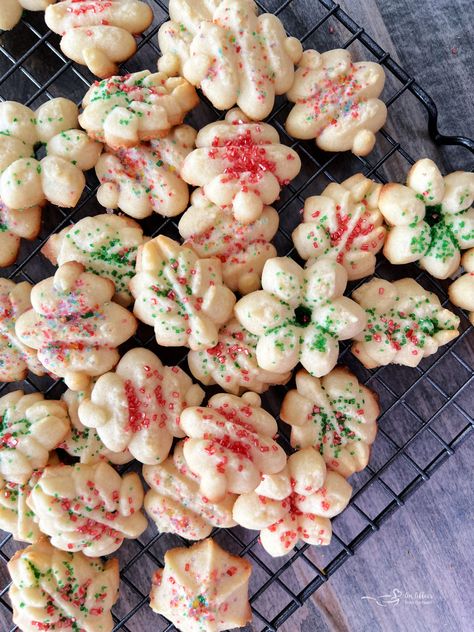 Old Fashioned Spritz Cookies Simple Cookie Dough Recipe, Cream Cheese Spritz Cookies, Butter Spritz Cookies, Christmas Spritz Cookies, Spritz Cookie Recipe, Crisco Recipes, Lemon Drop Cookies, Basic Cookies, Salted Caramel Fudge