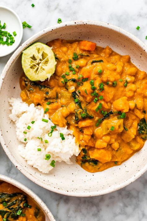 This hearty sweet potato curry is easy to make and packed with plant protein from chickpeas and a nutty garlicky flavor from peanut butter and loads of veggies! This is the easy vegan comfort dinner recipe to keep you warm all winter long! Peanut Butter Sweet Potato, Curry With Chickpeas, Sweet Potato Chickpea Curry, Sweet Potato Peanut Butter, Peanut Butter Curry, Comfort Dinner, Breakfast Bread Recipes, Sweet Potato Curry, Potato Curry