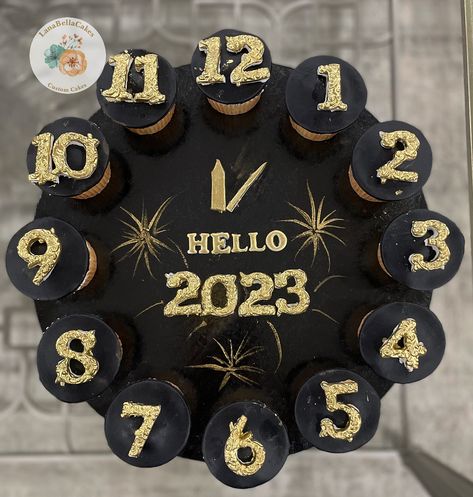 #nye #newyear #cupcakes New Years Eve Cupcakes, New Years Cupcakes, Nye Cake, New Year's Cupcakes, Hello 2023, Cupcake Birthday Party, Cupcake Decoration, New Year's Cake, Cupcake Birthday