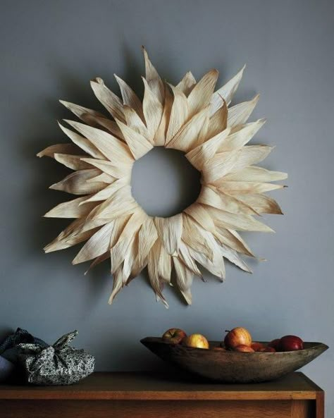 25 Wreaths for Fall Corn Husk Crafts, Diy Door Decor, Corn Husk Wreath, Creative Wreaths, Dekor Diy, Diy Fall Wreath, Corn Husk, Deco Floral, Diy Door