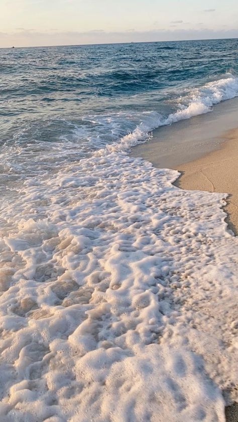 Summer Aesthetic Beaches Wallpaper, Happy Life Aesthetic Wallpaper, Wallpaper Peaceful Aesthetic, Summer Beach Wallpaper Aesthetic, Beach Phone Aesthetic, Summer Aesthetic Wallpaper Beach, Wallpaper Aesthetic Summer Vibes, Beach Vibes Aesthetic Wallpaper, Beach Pictures For Wall