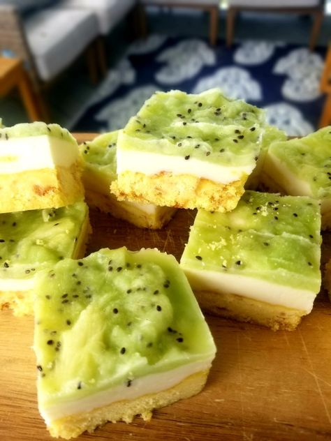 Kiwi Compote, Small Square Cake, Kiwi Cake, Kiwi Recipes, Lemon Pudding Cake, Cake Bar, Boxed Cake, Tart Dessert, Square Cake Pans