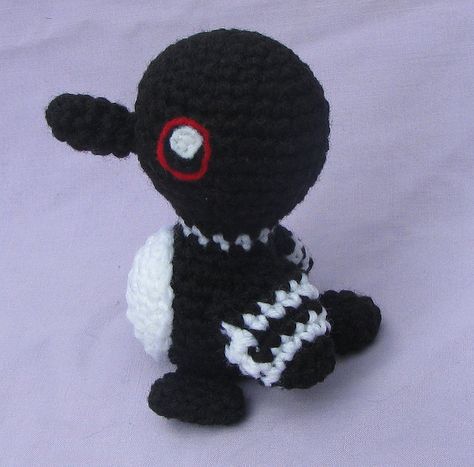 Amigurumi Loon | Flickr - Photo Sharing! Crochet Loon Bird Pattern, Crochet Loon Bird, Crochet Woodland, Crochet Bird Patterns, Bird Free, Crochet Birds, Beginner Crochet Projects, Do It Yourself Crafts, Bird Patterns